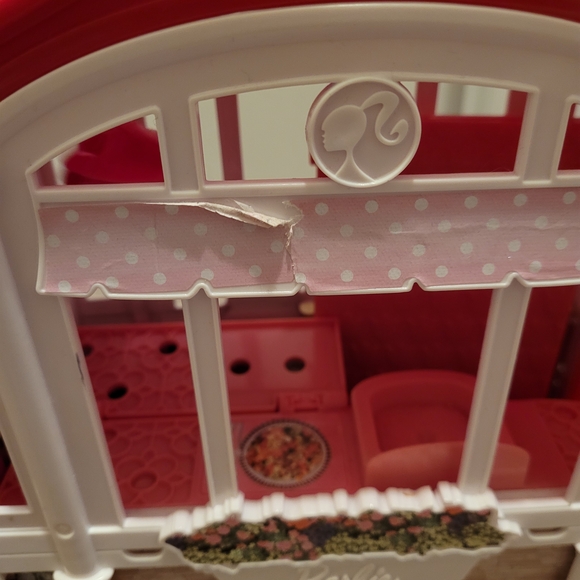 Mattel Barbie Glam Getaway Portable Doll House - Picture 4 of 11